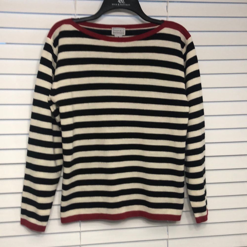 3/$15 SALE. Passports long sleeve boat neck top